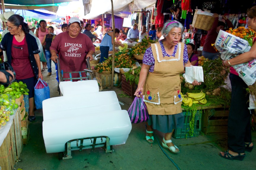 Moving the ice, look out!