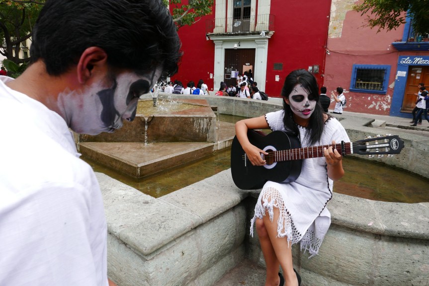 More young love, Oaxaca style...